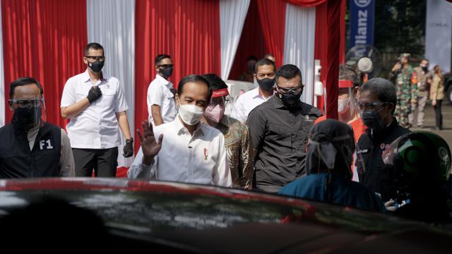 Pos Pelayanan Vaksinasi Drive Thru Lansia Gratis Dukung Sukseskan Program Pemerintah