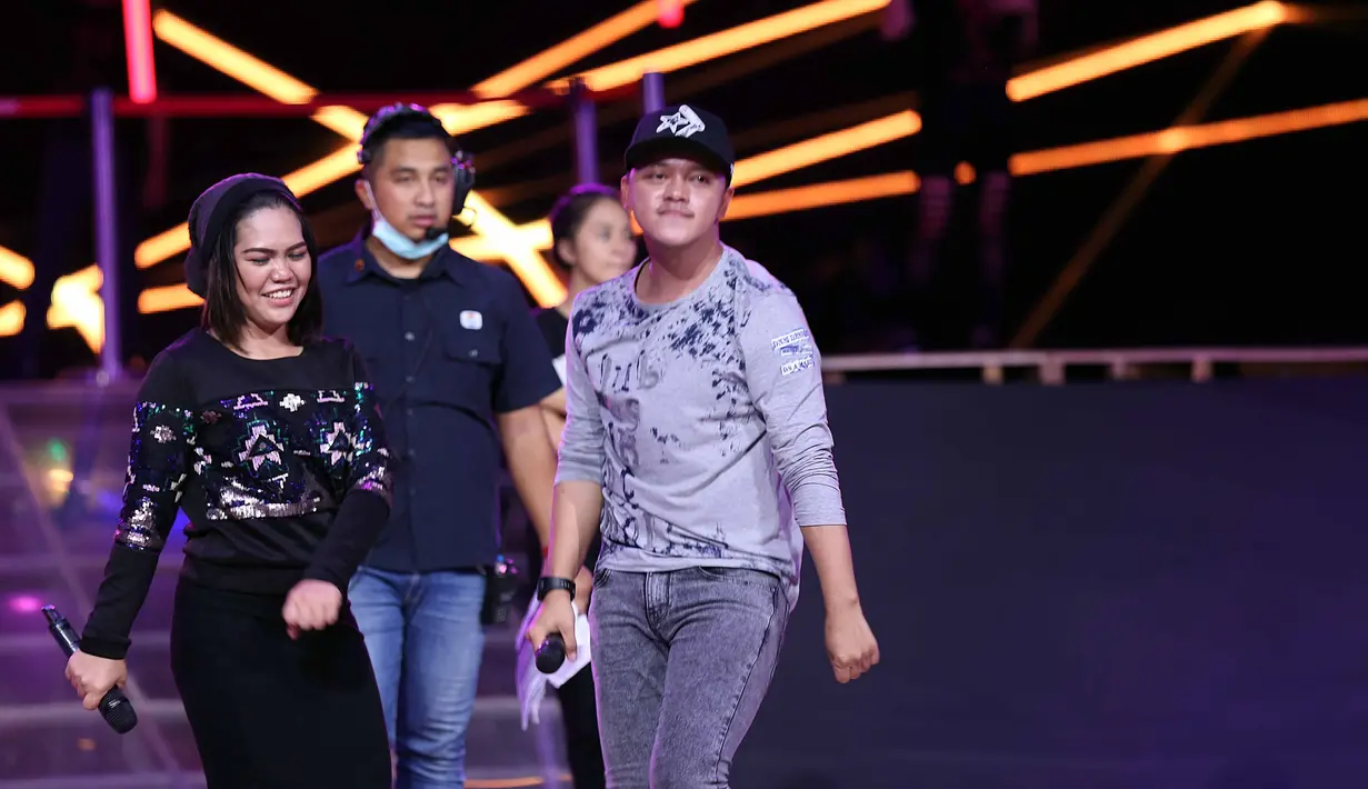 Weni mengikuti gladi resik. Ia begitu serius mengikuti sesuai dengan arahan dari tim Indosiar. Di Plenary Hall Jakarta Convention Center (JCC), Senin (9/1/2017). (Nurwahyunan/Bintang.com)