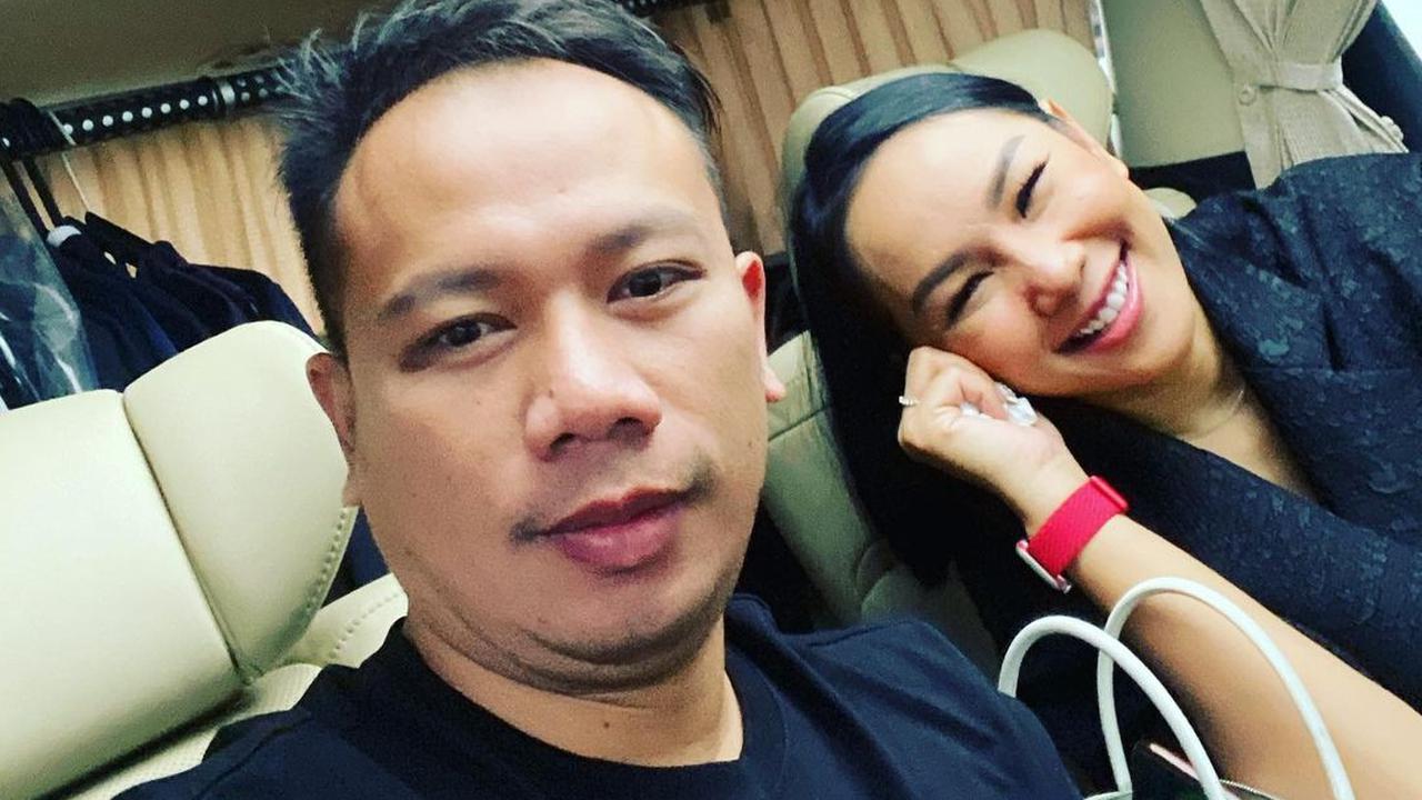 [Fimela] Vicky Prasetyo dan Kalina Oktarani