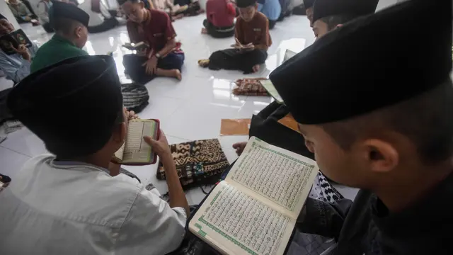 Tradisi Unik, Santri Pesantren Ar-Raudlatul Hasanah Medan Tadarus dengan Formasi Melingkar