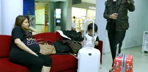 Mantan vokalis Drive, Erdian Anji Prihartanto alias Anji, tampak lebih tenang ketika mendampingi istrinya, Wina Natalia yang akan menjalani persalinan cesar di RSIA Kemang, Jakarta Selatan.