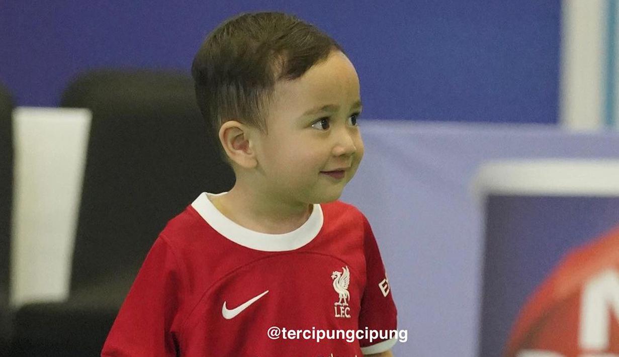 Rayyanza Malik Ahmad sebelumnya diketahui ikut bersama Nagita Slavina untuk mendukung Raffi Ahmad di TOSI Season 2. Bahkan, dirinya tampak begitu bersemangat saat berada di lapangan. (Liputan6.com/IG/@tercipungcipung)