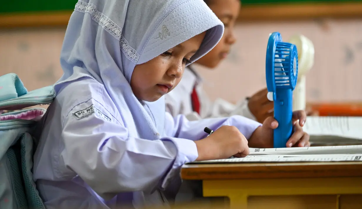 Saat ini Indonesia tengah beralih dari musim hujan ke musim kemarau. Pada 2023, Indonesia akan mengalami musim kemarau yang cukup panjang. (AFP/CHAIDEER MAHYUDDIN)