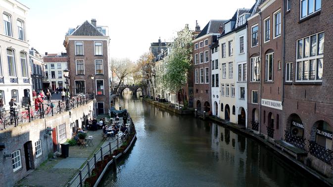 Kanal di Oudegracht, Utrecht. (Bola.com/Yus Mei Sawitri)