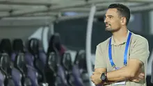 Pelatih Persita, Carlos Gonzales Pena usai memimpin laga melawan Dewa United pada lanjutan BRI Super League 2025/2026 di Stadion Indomilk Arena, Tangerang, Banten, Kamis (26/2/2026). (Bola.com/M Iqbal Ichsan)