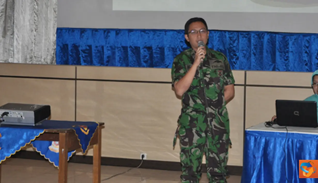 Citizen6, Surabaya: Untuk mengantisipasi penyalahgunaan, Kobangdikal memberikan penyuluhan tentang Napza pada prajurit dan PNSnya di gedung R.E Martadinata, kesatrian Kobangdikal, Kamis (26/7). (Pengirim: Penkobangdikal)