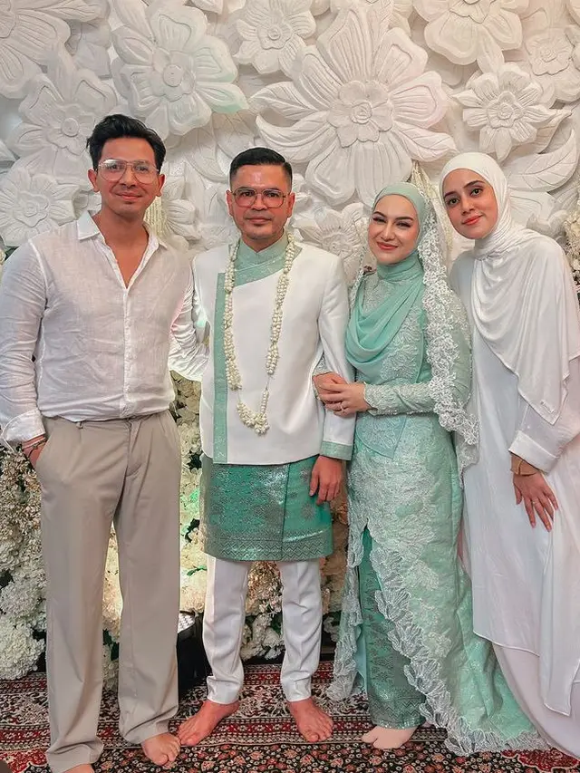 Fairuz A Rafiq dan Sonny Septian saat Hadir Akad Nikah Irish Bella dan Haldy Sabri. [@fairuzarafiq]