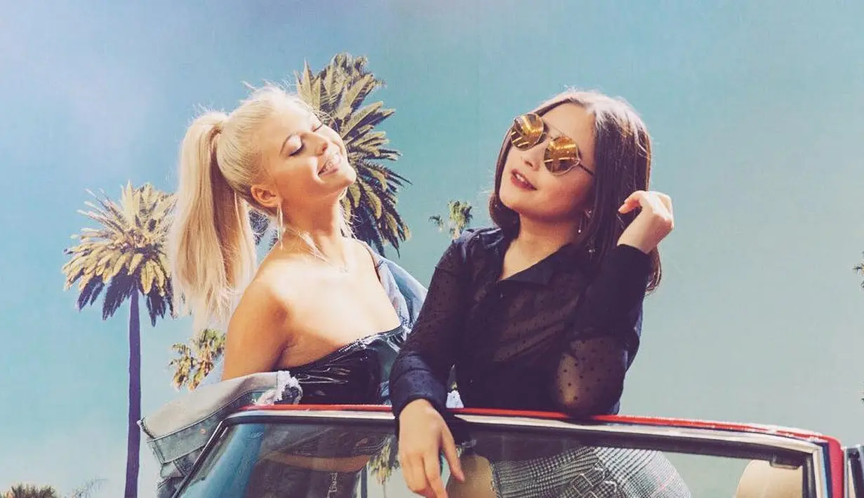 "Aku nggak jalan-jalan, aku melakukan sesuatu. Tapi nggak bisa aku bocorin dulu. Memang aku di sana kerja juga. Ya semoga nanti pas launching, surprise lah buat teman-teman semua," ujar Prilly beberapa waktu lalu. (Foto: instagram.com/prillylatuconsina96)