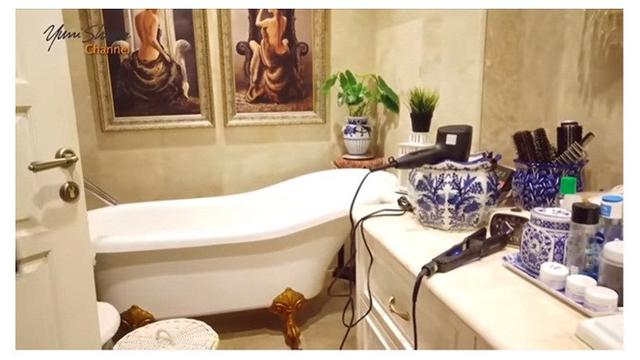 6 Potret Kamar Mandi Mewah Yuni Shara, Penuh Koleksi Guci