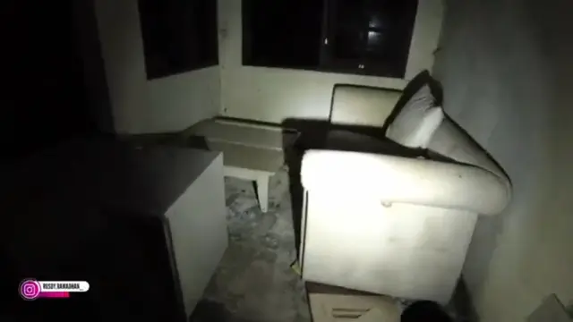 Viral Rumah Megah Terbengkalai Diduga Milik Chris John, Kini Rusak Parah hingga Ditumbuhi Tanaman Liar