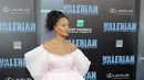 Rihanna juga sempat diterpa isu berbadan dua. Terlebih dengan gaya berpakaian Rihanna yang belum lama ini ramai dibicarakan saat ia hadir di premiere film Valerian and the the City of a Thousand Planets di London. (AFP/Neilson Barnard)