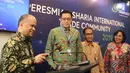 Komisaris Utama Bank Muamalat, Ilham Habibie ketuk palu pada pembukaan Sharia International Trade Community (SITC) di Jakarta, Selasa (29/1). SITC dibentuk sebagai forum komunikasi antar perbankan syariah di Indonesia.(Liputan6.com/Fery Pradolo)