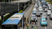 Bus Transjakarta Kecelakaan Lagi, Kali Ini Tabrak Pembatas Jalan