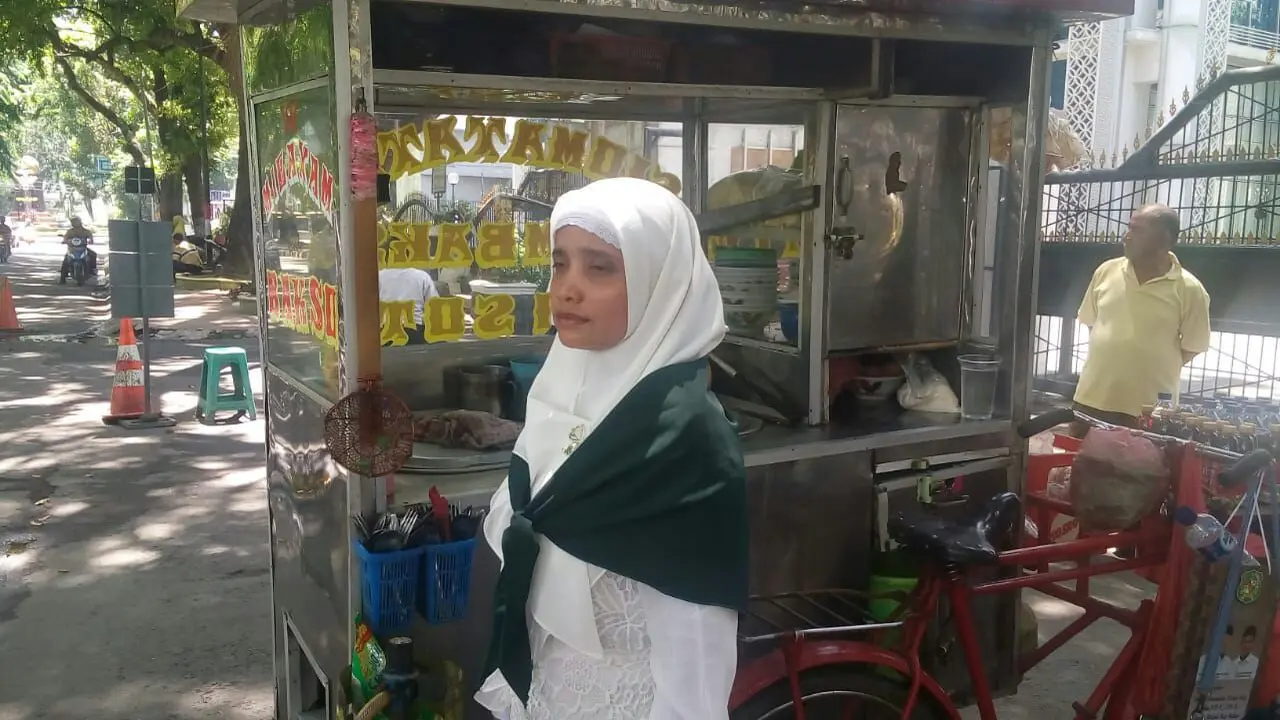 Pedagang Mi Ayam Berhaji Usai Sang Ayah Menolak Diberangkatkan ke Tanah Suci