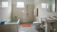 18 Warna Keramik Kamar Mandi yang Bagus untuk Hunian Impian, Nyaman dan Estetik