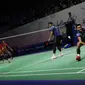 Pebulu tangkis ganda putra Indonesia, Muhammad Sohibul Fikri/Bagas Maulana (kanana) saat bertanding melawan pebulu tangkis ganda putra Indonesia, Fajar Alfian/Muhammad Rian Ardianto pada babak 16 besar Indonesia Open 2022 di Istora Senayan, Jakarta, Kamis (16/06/2022). (Bola.com/Bagaskara Lazuardi)