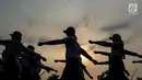 Calon Paskibraka saat berlatih berbaris di PPPON, Cibubur, Jakarta Timur, Jumat (4/8). Jelang latihan gabungan (latgab), pasukan calon Paskibraka terus matangkan kekompakan upacara menaikan dan menurunkan bendera. (Liputan6.com/Yoppy Renato)