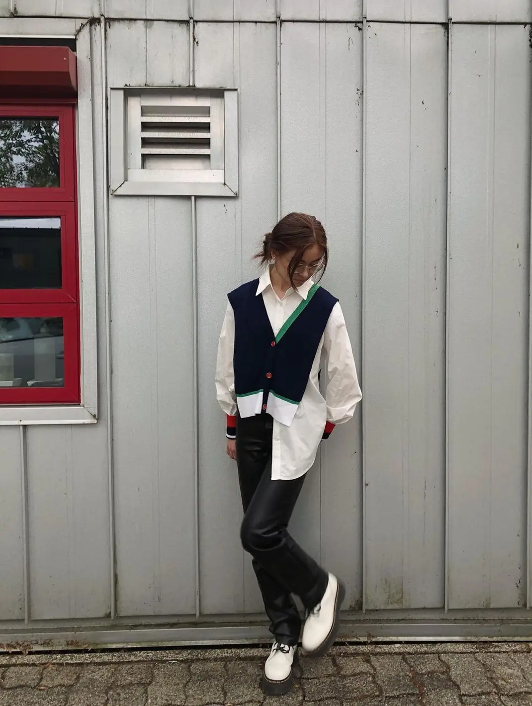 Sontek 8 OOTD Anna Cathcart Bintang Xo, Kitty yang Menawan dengan