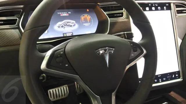 Kemudi Mobil Otonomos Listrik Tesla Model X di Computex 2017. Liputan6.com/Mochamad Wahyu Hidayat