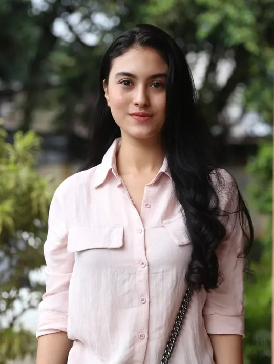 Acara bakti sosial yang dilakukan para pemeran sinetron Anak Langit ini sebagai bentuk rasa syukur dan berbagi ke beberapa panti sosial. (Nurwahyunan/Bintang.com)