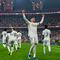 Pemain Real Madrid, Federico Valverde (depan), merayakan gol pada laga semifinal Piala Super Spanyol/Supercopa de Espana antara Atletico Madrid vs Madrid di Stadion King Abdullah Sports City, Jeddah, Arab Saudi, Kamis, 8 Januari 2026. (AP Photo/Altaf Qadri)