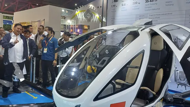Menteri Koordinator Bidang Perekonomian Airlangga Hartarto membuka puncak kegiatan Konstruksi Indonesia 2023 di Jiexpo Kemayoran, Jakarta, Rabu (1/11/2023).