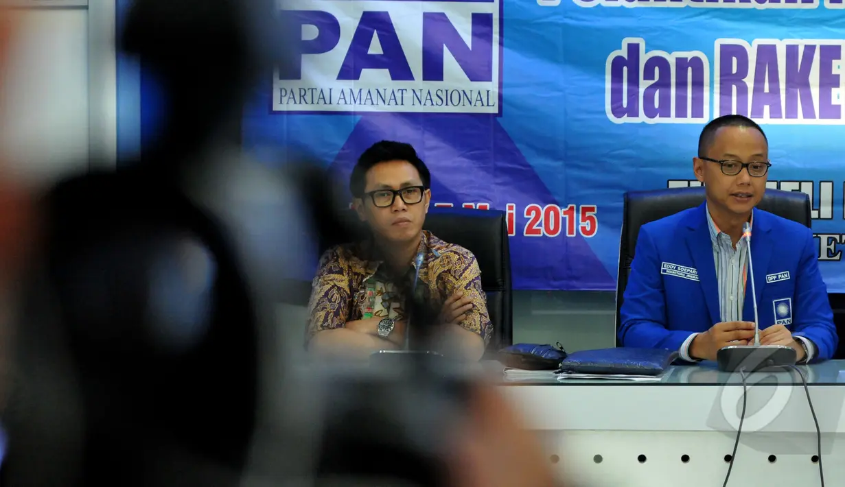 Ketua DPP PAN Eko Hendro Purnomo (kiri) dan Sekjen PAN Eddy Soeparno saat menggelar konferensi pers terkait persiapan Rakernas I dan pelantikan pengurus PAN Zulkifli Hasan, Jakarta, Senin (4/5/2015). (Liputan6.com/Andrian M Tunay)