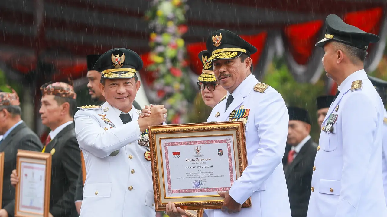 Dipimpin Nana Sudjana, Ini Sederet Penghargaan yang Diterima Pemprov Jateng 