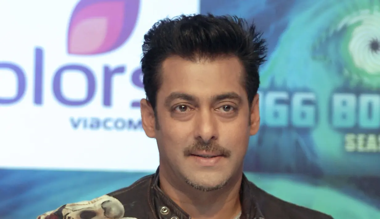 Salman Khan mengaku bahwa dirinya akan merasa aneh ketika tiba-tiba berdialog menggunakan bahasa Inggris di film yang dibintanginya. Ia lebih ingin menyampaikan dialog dalam bahasa India dan ingin bekerja lebih banyak di India. (Bintang/EPA)