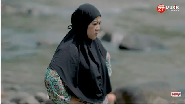 6 Potret Puput Eks Istri Doddy Sudrajat Jadi Bintang Video Klip, Banjir Dukungan