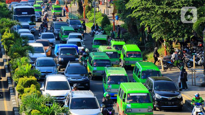 Sepi Penumpang Akibat Corona Sopir Angkot Tak Mampu Bayar Setoran Bisnis Liputan6 Com