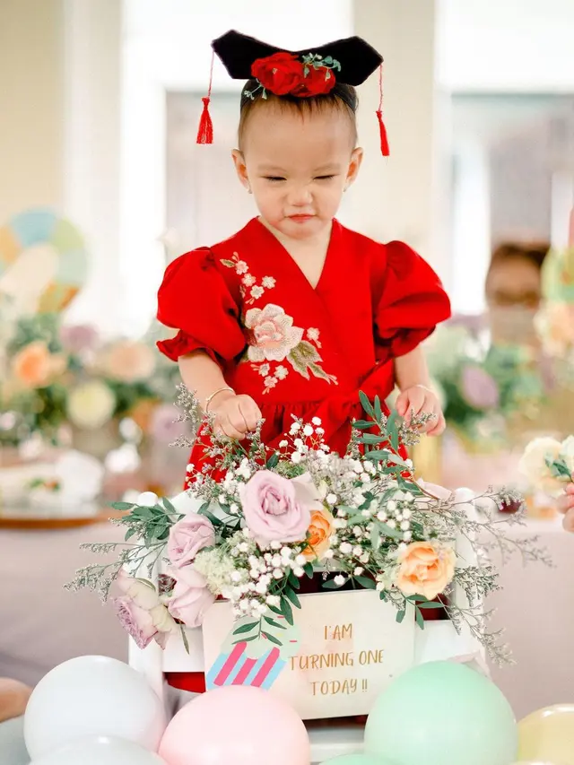7 Momen Ulang Tahun Pertama Anak Shandy Aulia, Pakai Tema Imlek