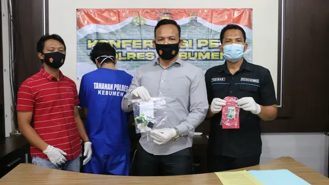 Polres Kebumen mengungkap peredaran sabu dalam bungkus permen. (Foto: Liputan6.com/Polres Kebumen)