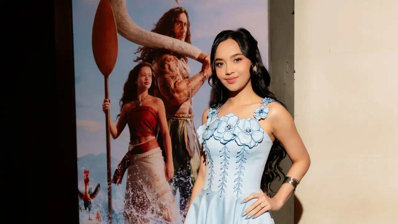 Lyodra membawakan lagu Sepanjang Jalan, OST Film Moana Live Action. (dok Disney Indonesia)