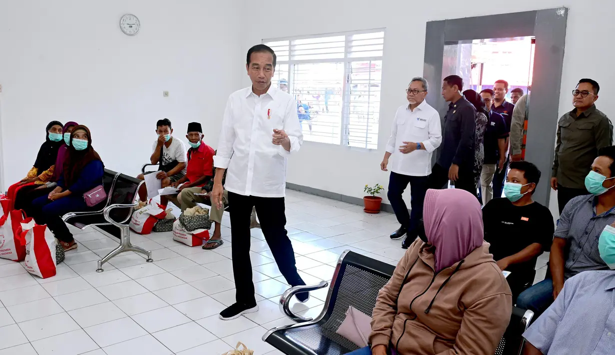 Selain BLT El Nino senilai Rp 400 ribu yang disalurkan kepada masyarakat, Presiden Jokowi menyebut bahwa pemerintah juga menyalurkan bantuan pangan cadangan beras pemerintah sejumlah 10 kilogram dimulai dari bulan September 2023. (Biro Setpres Kepresidenan)