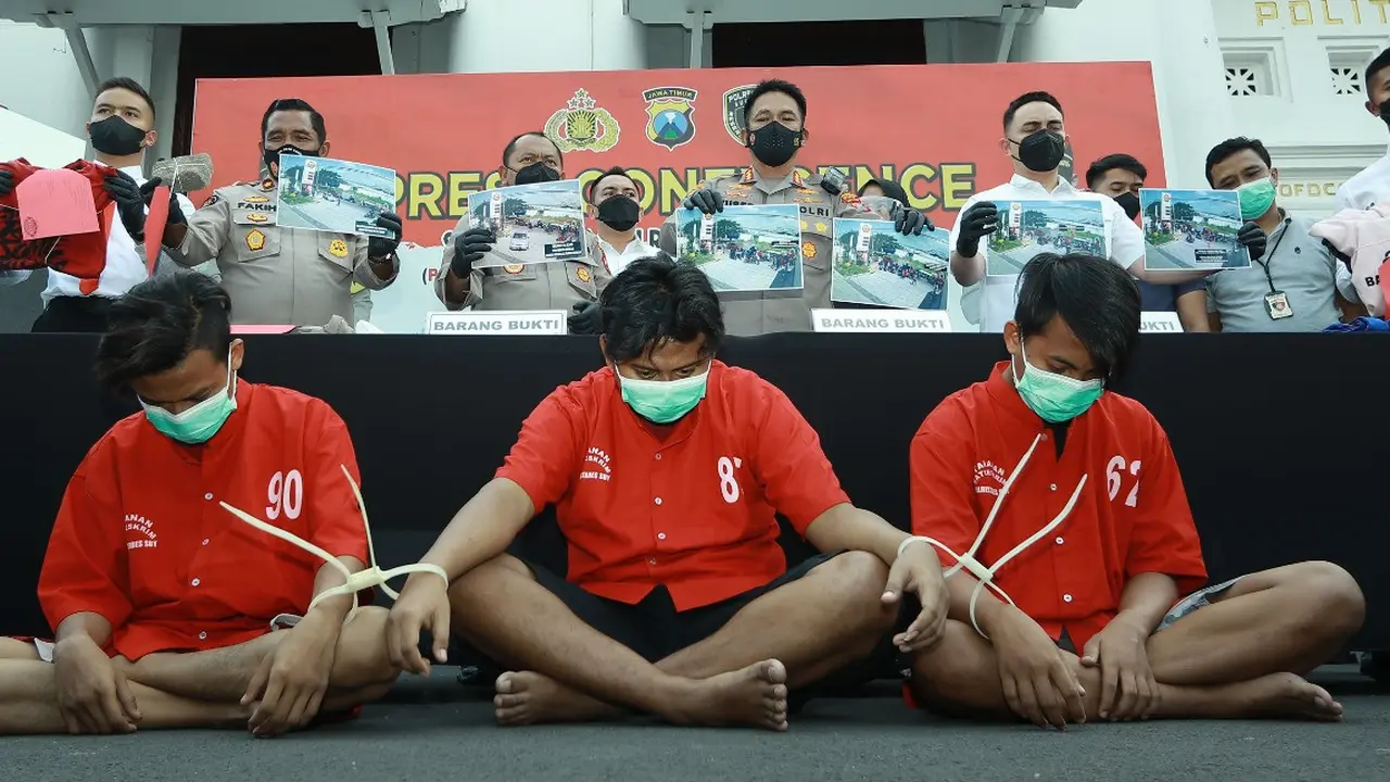 Kapolrestabes Surabaya  Kombes Pol Akhmad Yusep Gunawan saat gelar perkara pengeroyokan. (Dian Kurniawan/Liputan6.com).