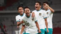 Gelandang Timnas Indonesia U-22, Beckham Putra, mencetak gol ke gawang Timnas Lebanon U-22. (Bola.com/Iqbal Ichsan).