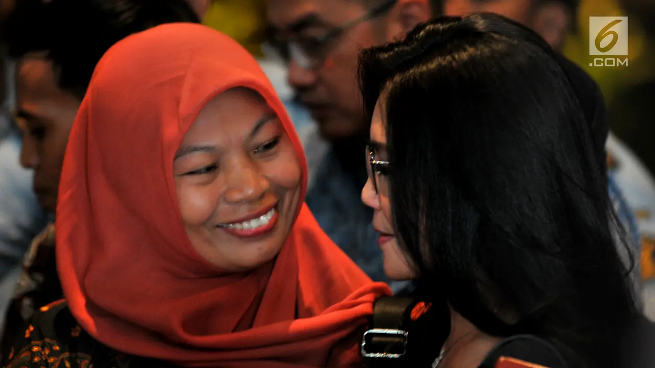 Ekspresi Baiq Nuril Usai Bertemu Menkumham Yasonna Laoly