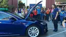 Ekspresi seorang CEO yang menerima hadiah mobil dari para karyawannya. Sejumlah karyawan tersebut mengumpulkan uang selama 6 bulan untuk membelikan bosnya tersebut mobil mewah. (twitter.com/Dan Price)
