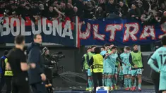 Pemain Bologna merayakan gol yang dicetak Santiago Castro pada pertandingan leg kedua 16 besar Liga Europa 2025/2026 melawan AS Roma di Stadion Olimpico, Kamis (19/3/2026) waktu setempat atau Jumat 20 Maret 2026 dini hari WIB. Bologna lolos ke perempat final Liga Europa 2025/2026 setelah mengalahkan AS Roma 4-3. (Alberto PIZZOLI/AFP)