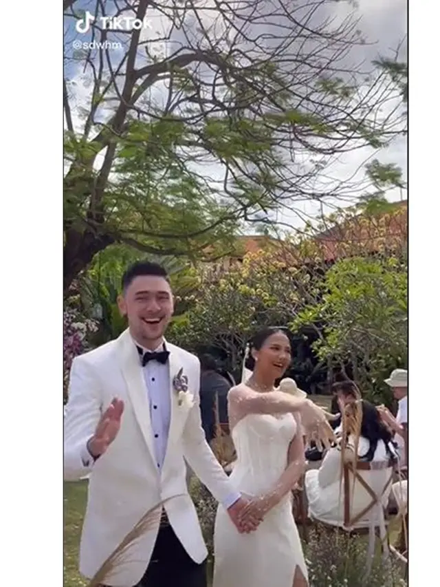 6 Momen Pernikahan Valerie Krasnadewi dan Shanon Justin yang Lebih Muda 7 Tahun