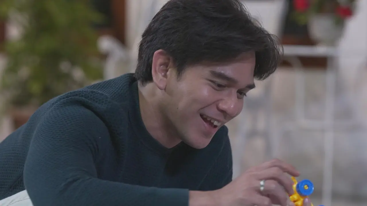 Di Antara Dua Cinta