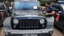 Polisi menunjukan mobil jeep saat rilis hasil tindak kejahatan selama bulan November di Mapolda Metro Jaya Jakarta, Minggu (27/11). Polisi juga mengungkap pencurian sarang burung walet senilai ratusan juta (Liputan6.com/Helmi Affandi)