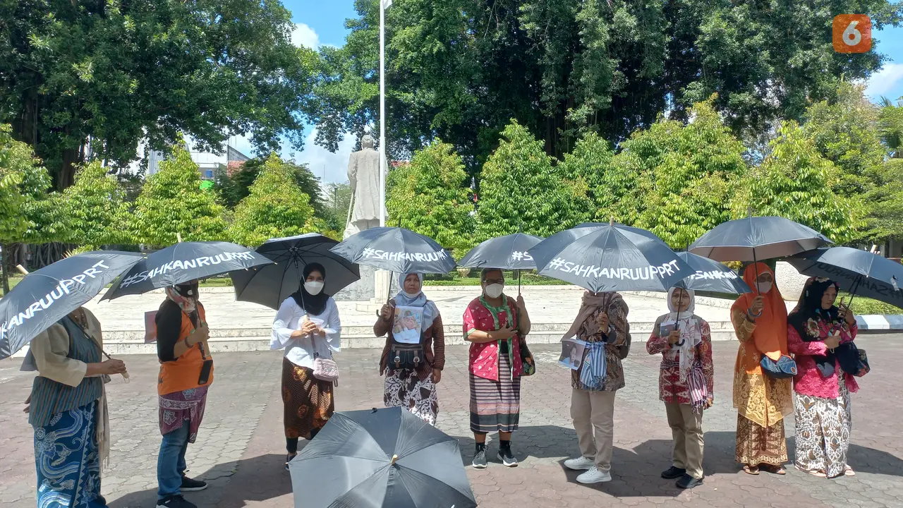 Para PRT DIY melakukan aksi di depan gedung DPRD DIY, Rabu(21/12/2022)