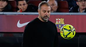 Pelatih kepala Barcelona, ​​Hansi Flick, saat pertandingan La Liga Spanyol antara Barcelona dan Alaves, di Barcelona, ​​Spanyol, Sabtu, 29 November 2025. (Foto AP/Joan Monfort)