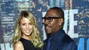 Komedian Eddie Murphy akan dikaruniai anak kesembilan dari sang kekasih, Paige Butcher. Anak pertama dari model cantik ini diperkirakan akan lahir pada bulan Mei 2016 mendatang. (AFP/Bintang.com)