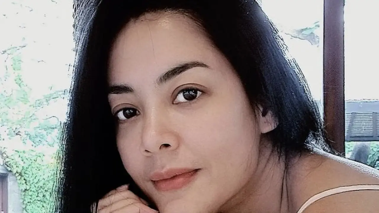 Potret Lulu Tobing Glowing Tanpa Makeup di Usia 44 Tahun yang Kini Sedang Menjalankan Umroh