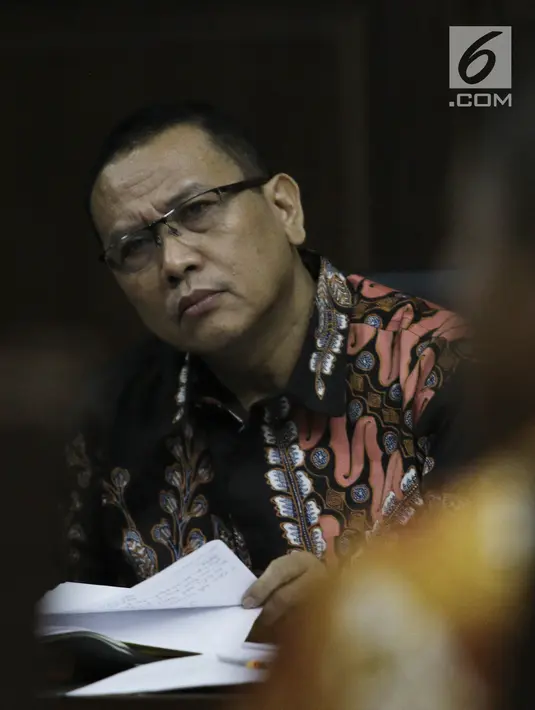Ekspresi terdakwa korupsi pengadaan dan pelaksanaan pembangunan kampus IPDN Sumbar di Kab Agam TA 2011, Dudy Jocom saat menjalani sidang lanjutan di Pengadilan Tipikor Jakarta, Rabu (12/9). (Liputan6.com/Helmi Fithriansyah)
