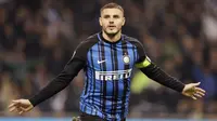 Kapten Inter Milan, Mauro Icardi, melakukan selebrasi usai mencetak gol ke gawang Sampdoria pada laga Serie A di Stadion Giuseppe Meazza, Selasa (24/10/2017). Inter Milan menang 3-2 atas Sampdoria. (AP/Luca Bruno)