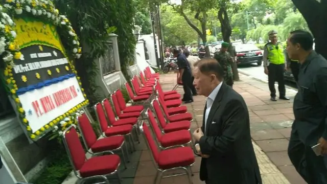 Pendiri Lippo Group Mochtar Riady datang ke rumah duka  Sukamdani Sahid di Rumah Duka, Jalan Imam Bonjol No 50, Jakarta Pusat, Kamis (21/12/2017). (Achmad/Liputan6.com)
